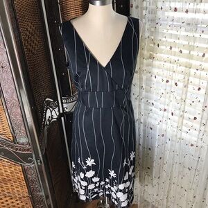 Spense Black V-Neck Sleeveless Midi Dress with White Floral Hem